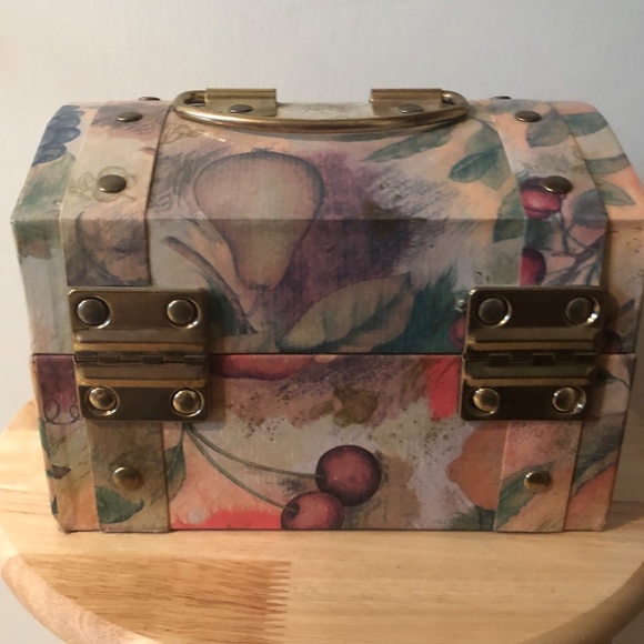 Vintage fruits trinkets cardboard box mini trunk EUC - Picture 7 of 9